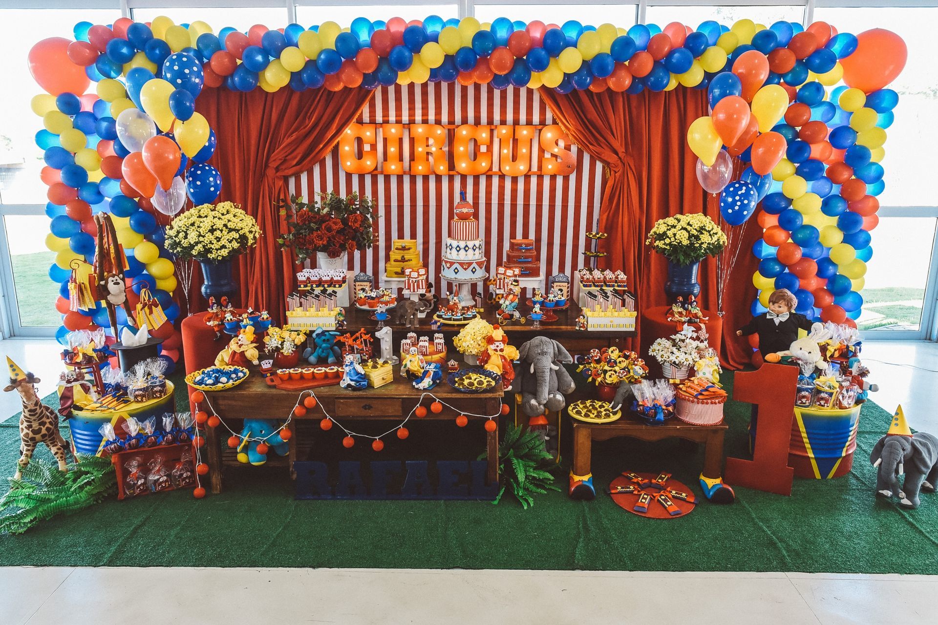 Foto Tema de Circo lindo para o aniversário do Rafael 1 ano Foto Tema de Circo lindo para o aniversário do Rafael 1 ano - Imagem 26