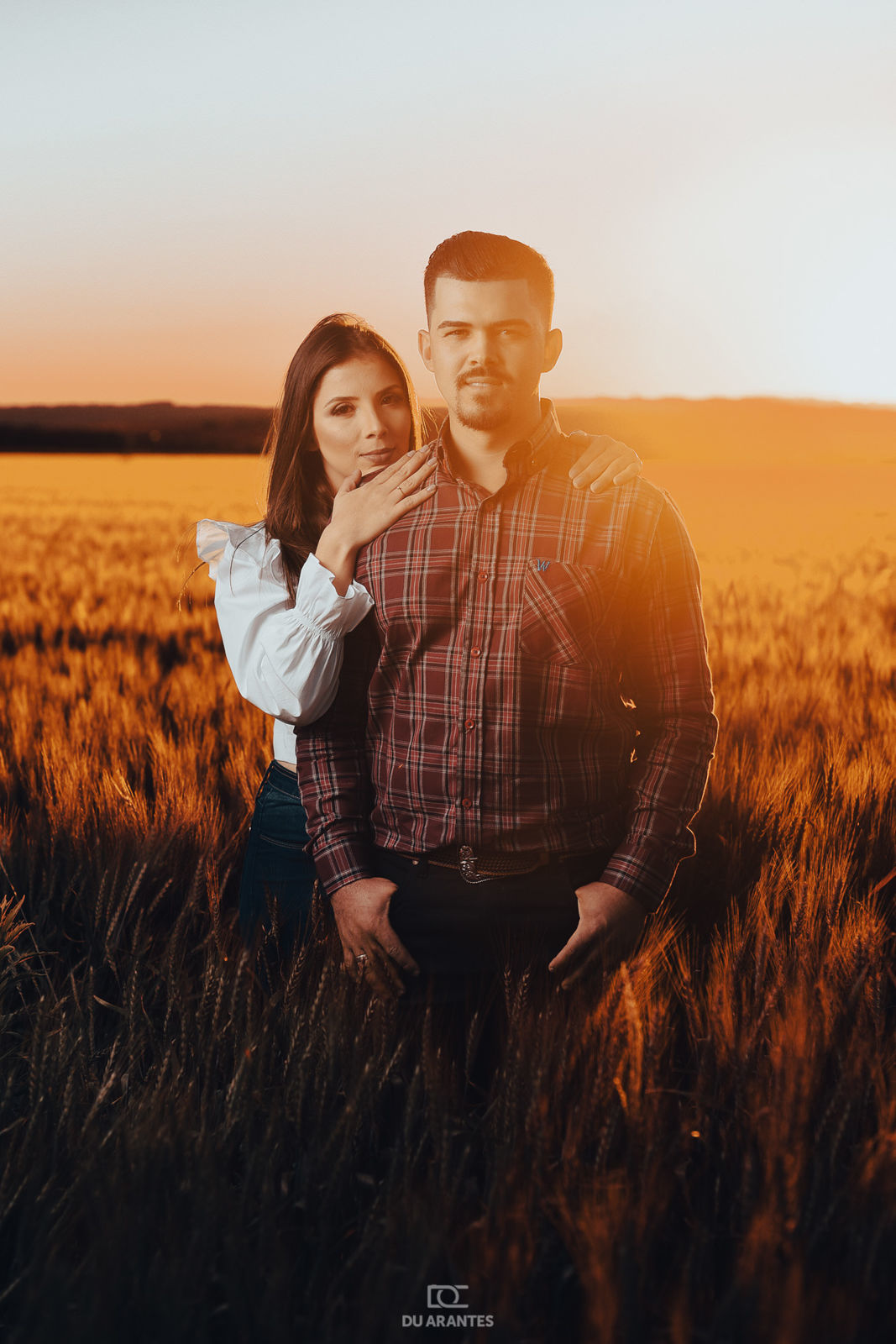 Foto Ensaio de fotos Pre Wedding no campo de trigo no por do sol Foto Ensaio de fotos Pre Wedding no campo de trigo no por do sol - Imagem 6