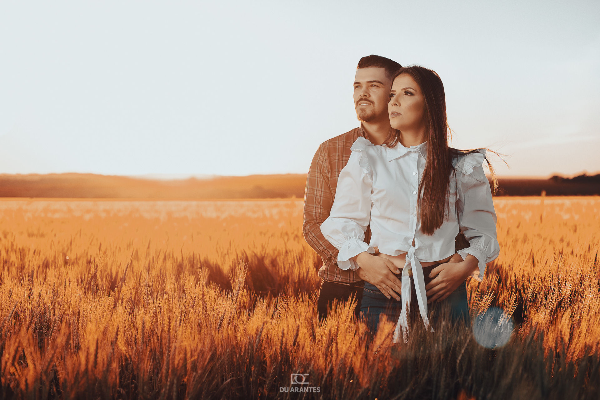 Foto Ensaio de fotos Pre Wedding no campo de trigo no por do sol Foto Ensaio de fotos Pre Wedding no campo de trigo no por do sol - Imagem 8